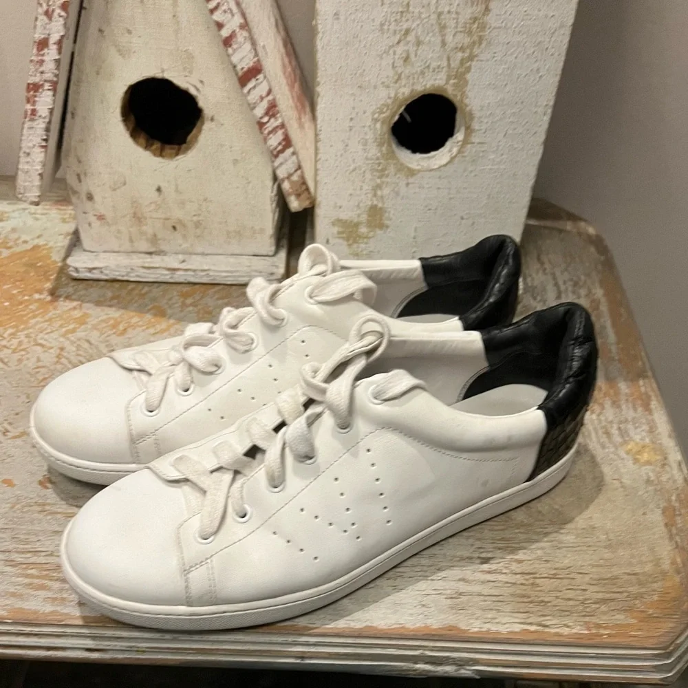 Vince sleek white